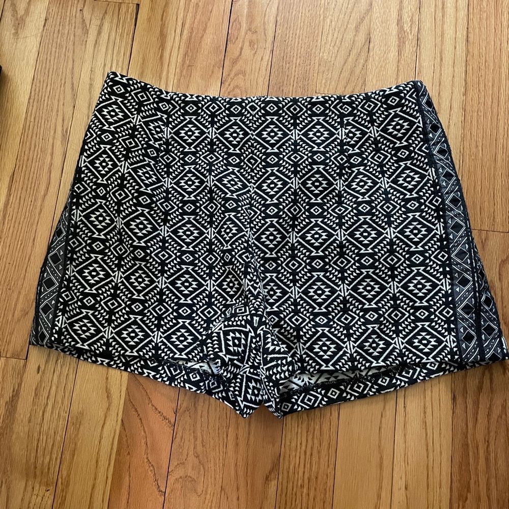 Beautiful stylish fit and amazing thick yet flexible stretch fabric!!